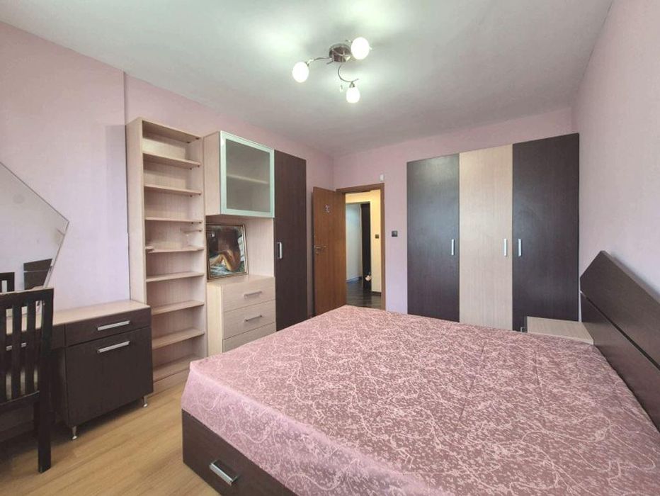 Дава се под наем Тристаен апартамент в Варна, Цветен квартал - 95 кв.м за 650 € - Снимка #2