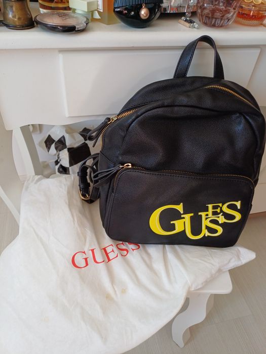 Ghiozdanel Guess original ca nou