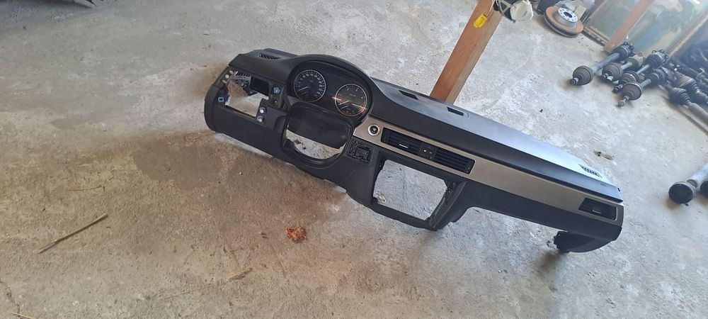 Plansa bord  BMW Seria 3 E90 E91 E92 E93 facelift 2008