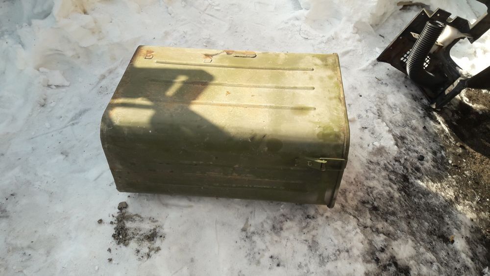 Заводской инструментальный ящик