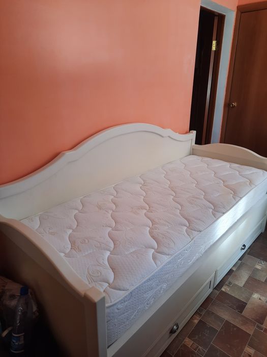 Продам кровать односпальную