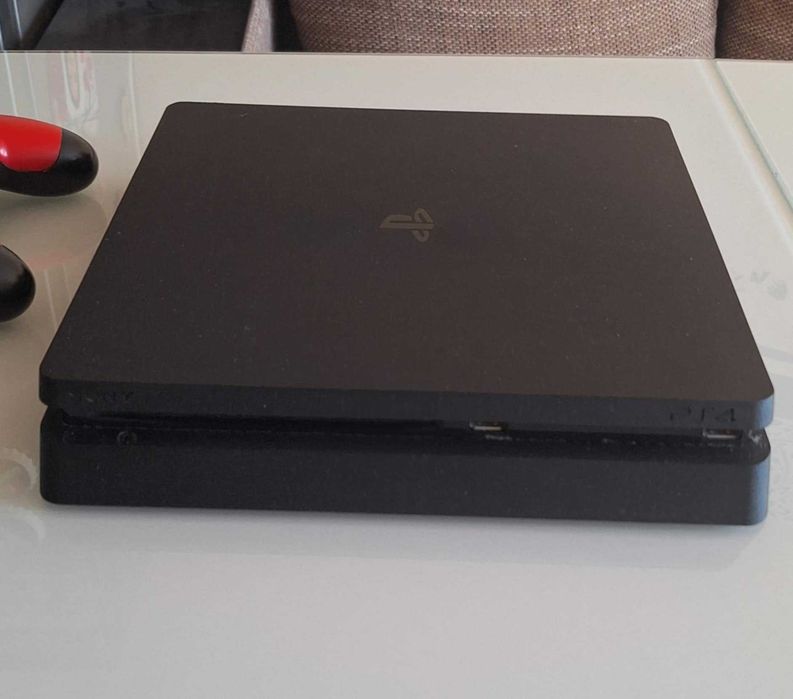 Playstation4 Slim 500GB 2 Контрлера + игри и пълен комплект кабели