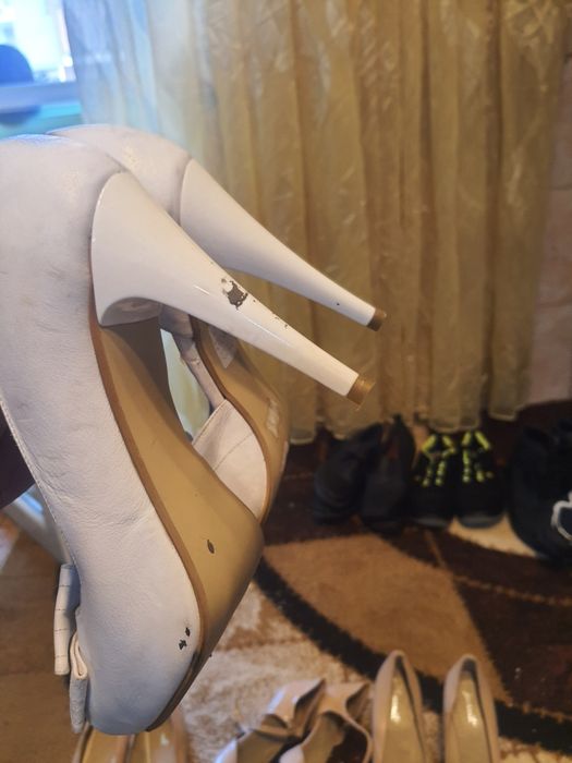 Vind pantofi dama cu toc și fără toc