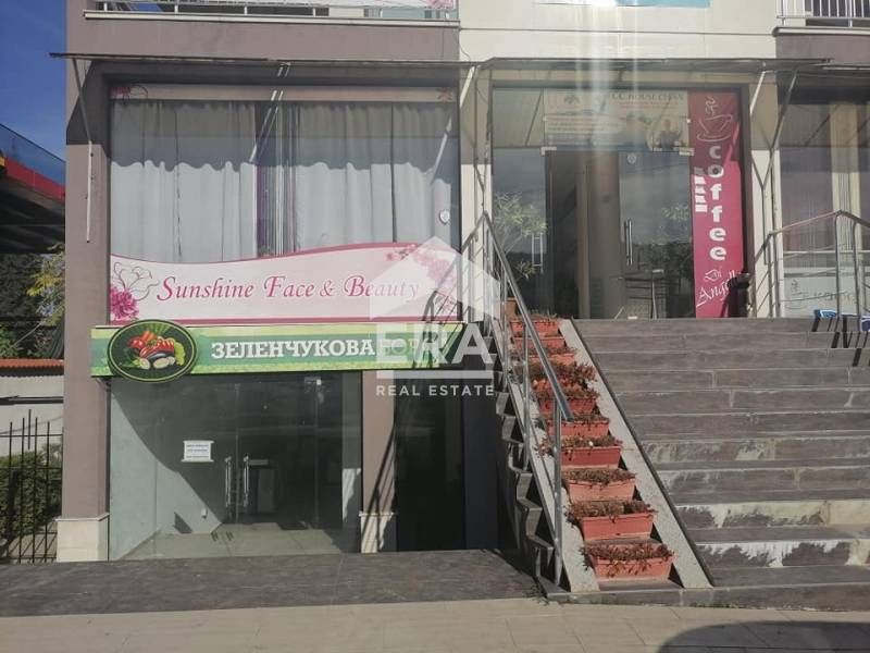 Търговски обект със статут на магазин под наем в центъра на с.Кранево,