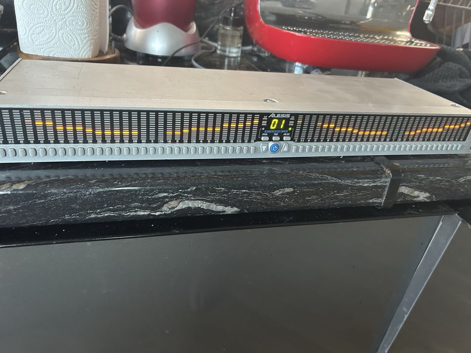 Alesis DEQ 230 digital equalizer еквалайзер