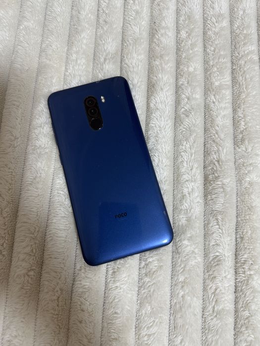 Продам смартфон  POCO F1 6/128Гб