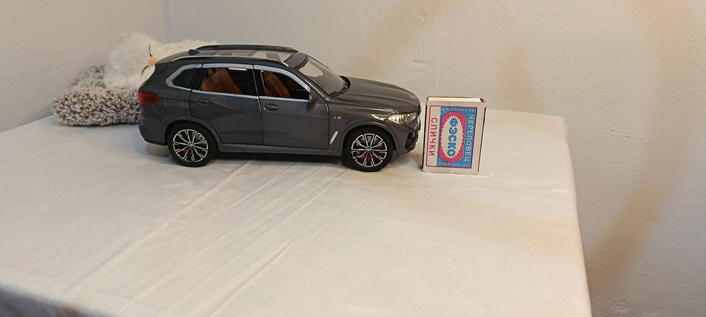 Детская металическая машинка