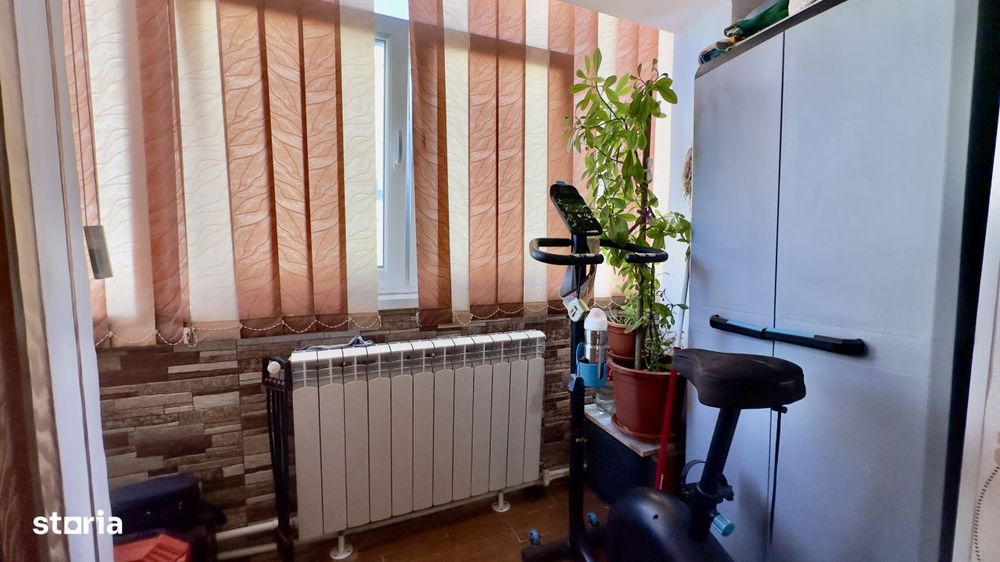 Apartament 4 camere, etaj intermediar, zona CET – ideal pentru famil