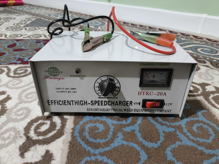 Зарядное устройство для аккумулятора автомобиля.