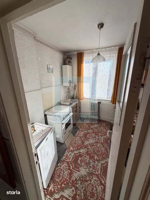 Apartament 3 camere , 60mp, Etj 2/3 - zona Râșnov/ISR — fotografia 2