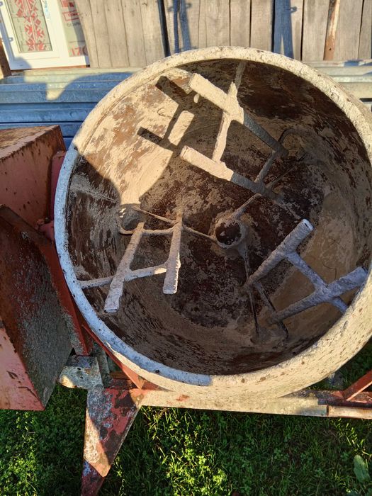 elemente schela  betonieră +topogan descărcre moloz