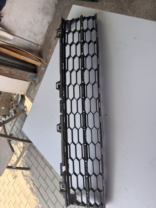 grila bara fata skoda superb 3v0853677