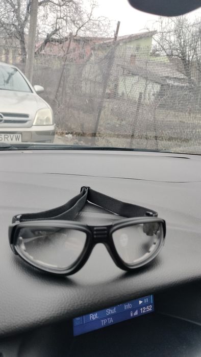 Vând ochelari de protecție