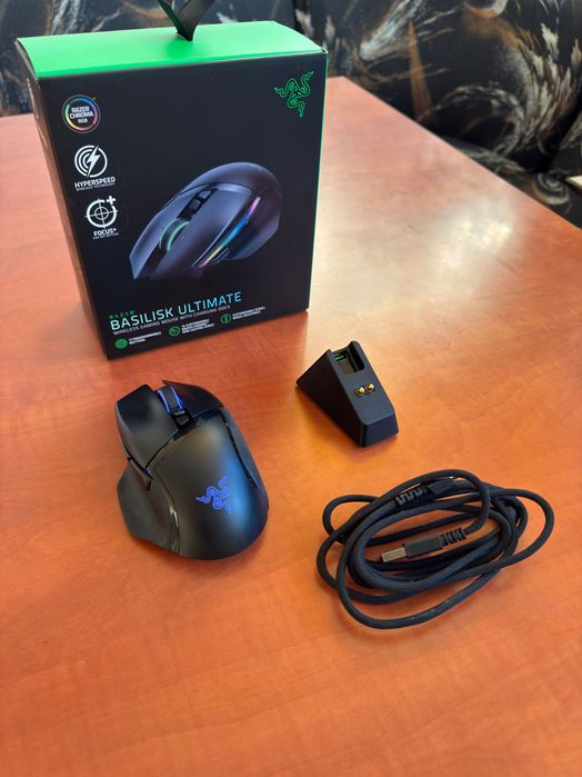 Геймърска мишка Razer BasiliskUltimate с включен ChargingDock,безжична