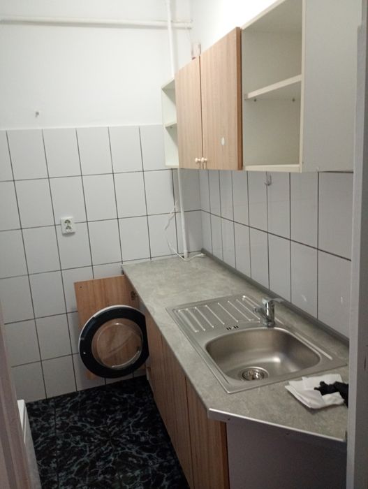 Închiriez garsoniera