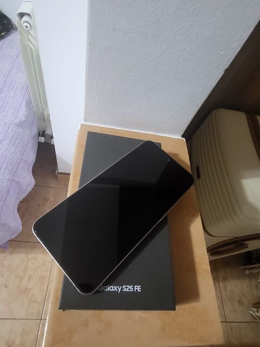 Vând s25 FE  ca nou