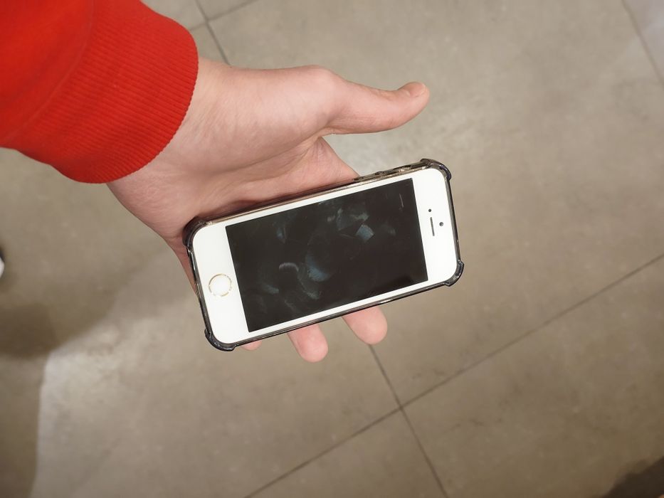 Iphone 5s почти новый