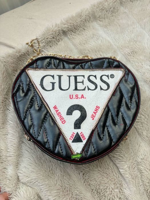 Готина чанта- сърце Guess