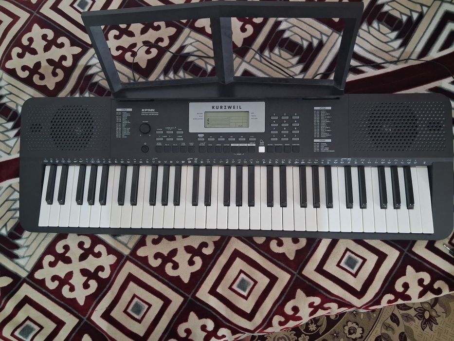 Продам синтезатор Kurzweil kp90l