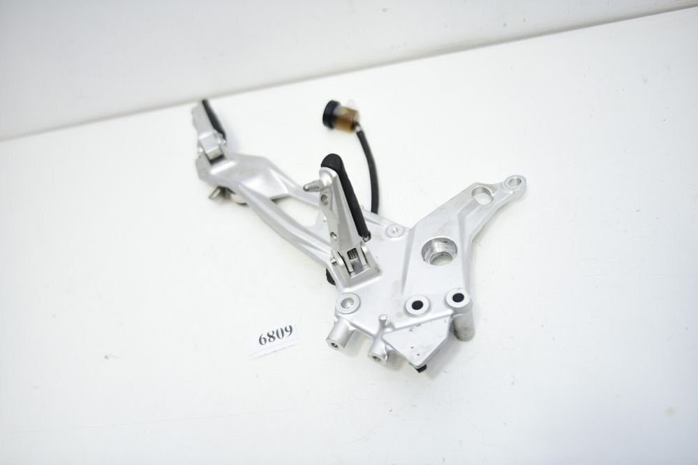 Suport scăriță cu pedală dreapta față BMW F900 R F900R K83