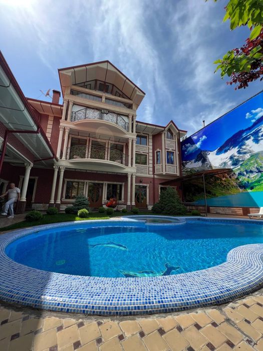 Dacha Oqtoshda tog’ eon bag’rida