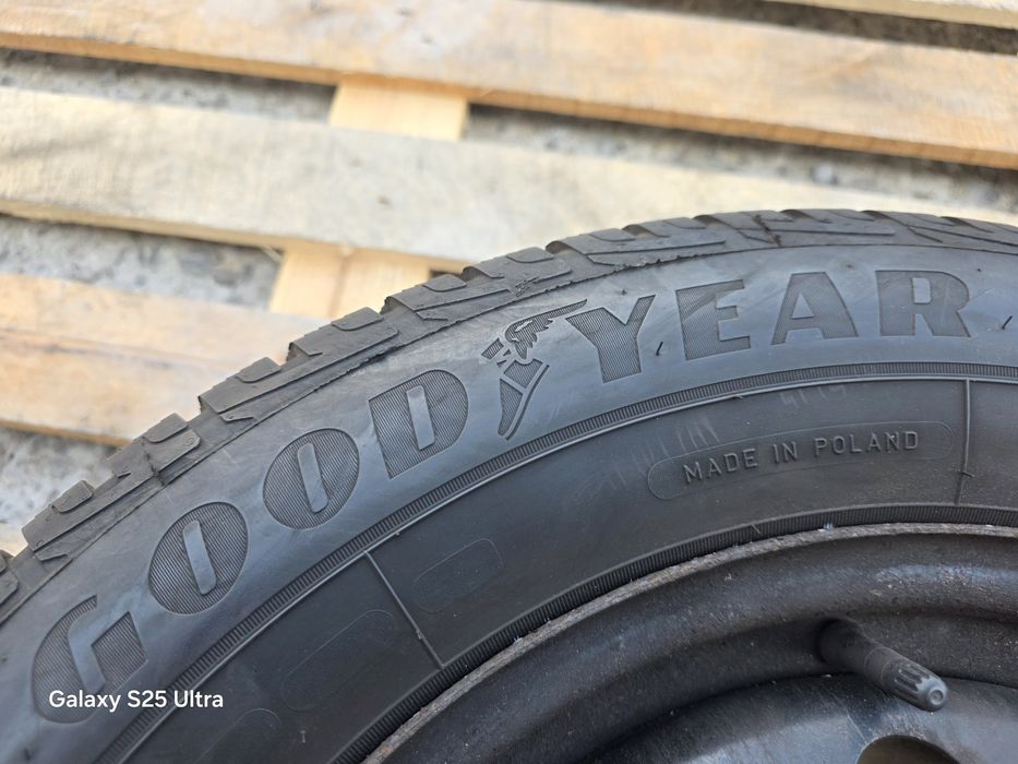 2бр. зимни гуми 215/65/16 GoodYear