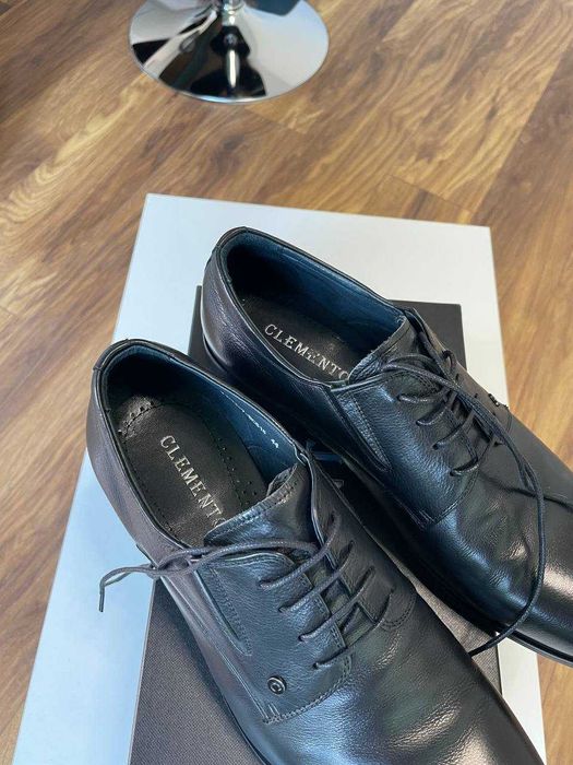 Pantofi din piele 44, pereche foarte rezistentă, preț negociabil