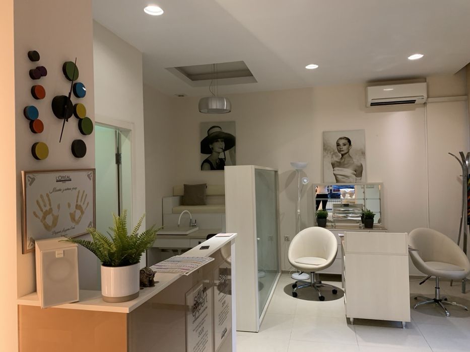 Маникюристка ( място под наем)