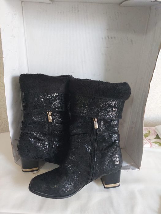 Раскошные черные натуральные сапоги