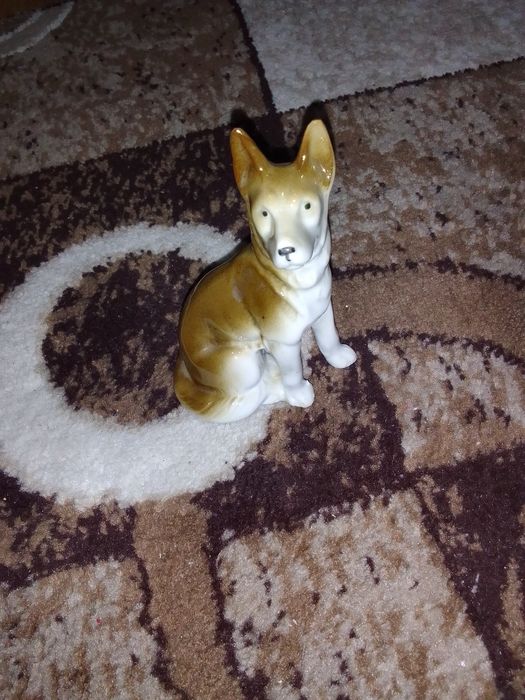 Vând bibelouri in stare buna.