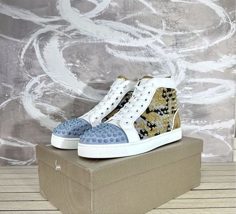 Vand louboutin gold noi. Orice marime in stoc
