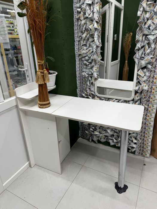 Продам маникюрный стол