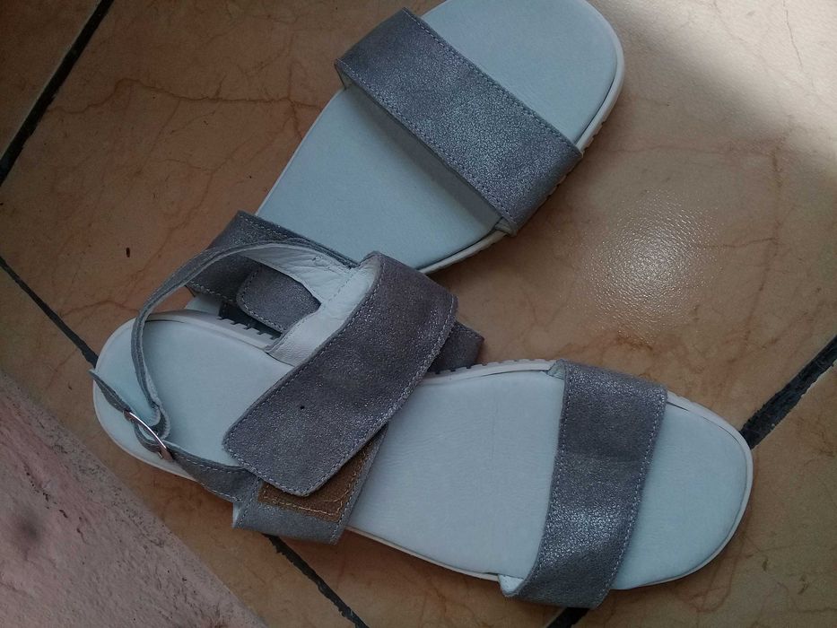 sandale de piele gri NOI