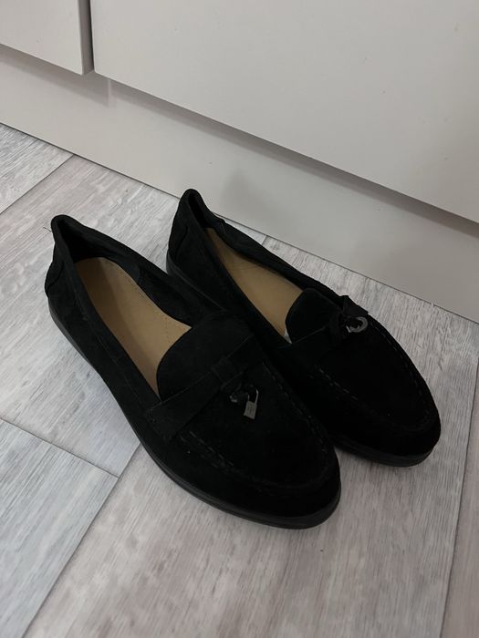 Аяқ киім почти новый