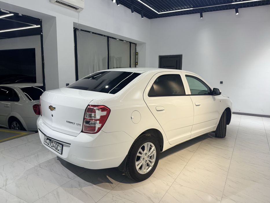 Kobalat 2024 Yil Oq Rang Kraska Top Toza