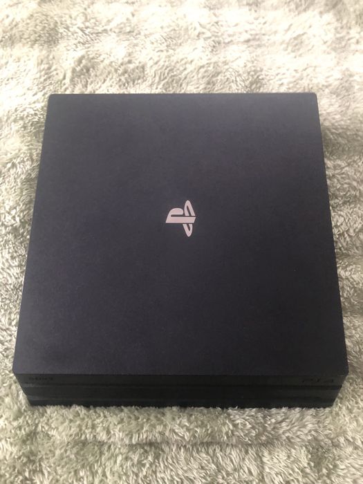 Playstation4 pro 1 TB si un controller - pachet cu FIFA 17+FIFA18
