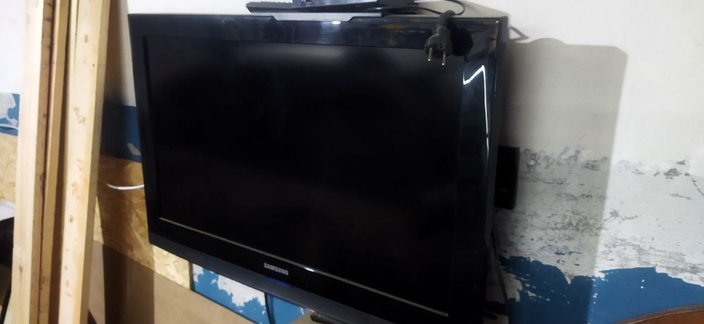 Телевизор Samsung 32 d