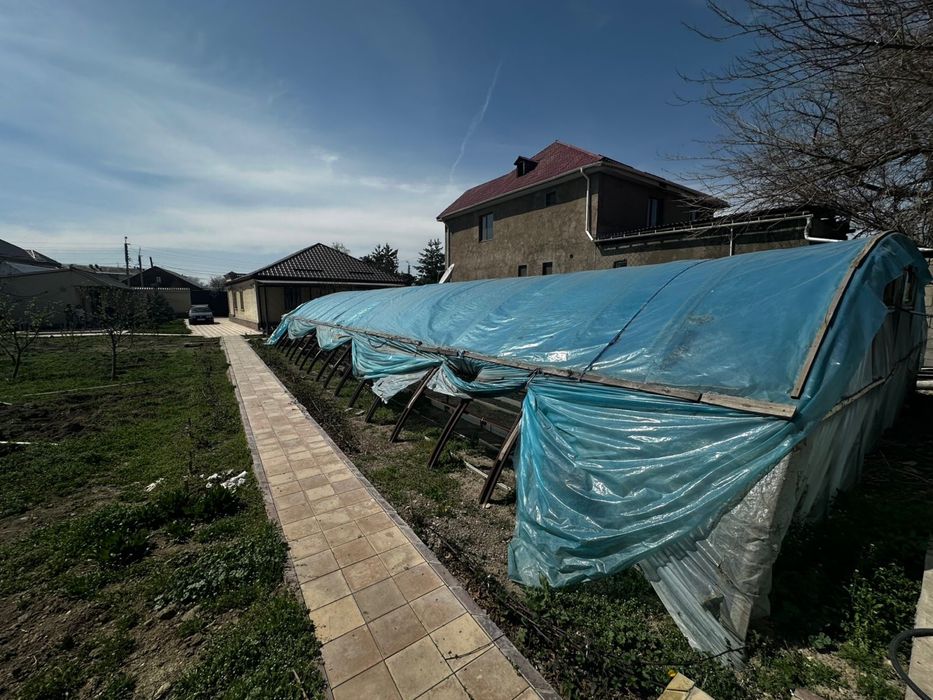 Теплица (дуги из металла)