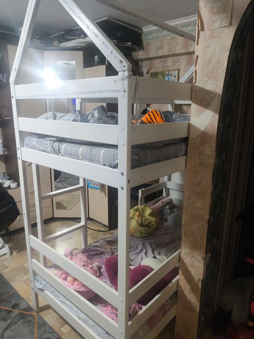 Продам двухъярусная детская кровать