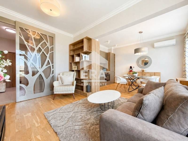 Дава се под наем Двустаен апартамент в София, Център - 67 кв.м за 1196.97 € - Снимка #2