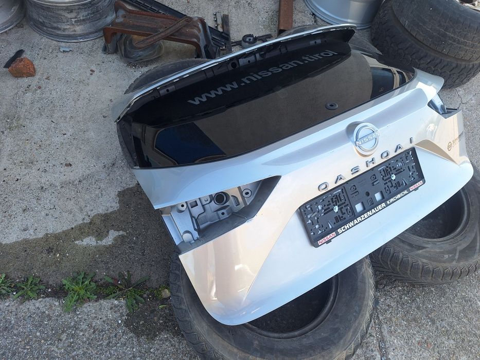 Nissan Qashqai J12 от 2021-2025 Година Заден Капак Със Стъкло Нисан