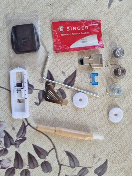 Masina de cusut Singer M2105