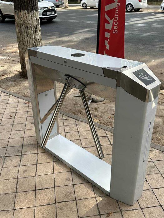 Turniket o‘rnatish, Установка турникетов