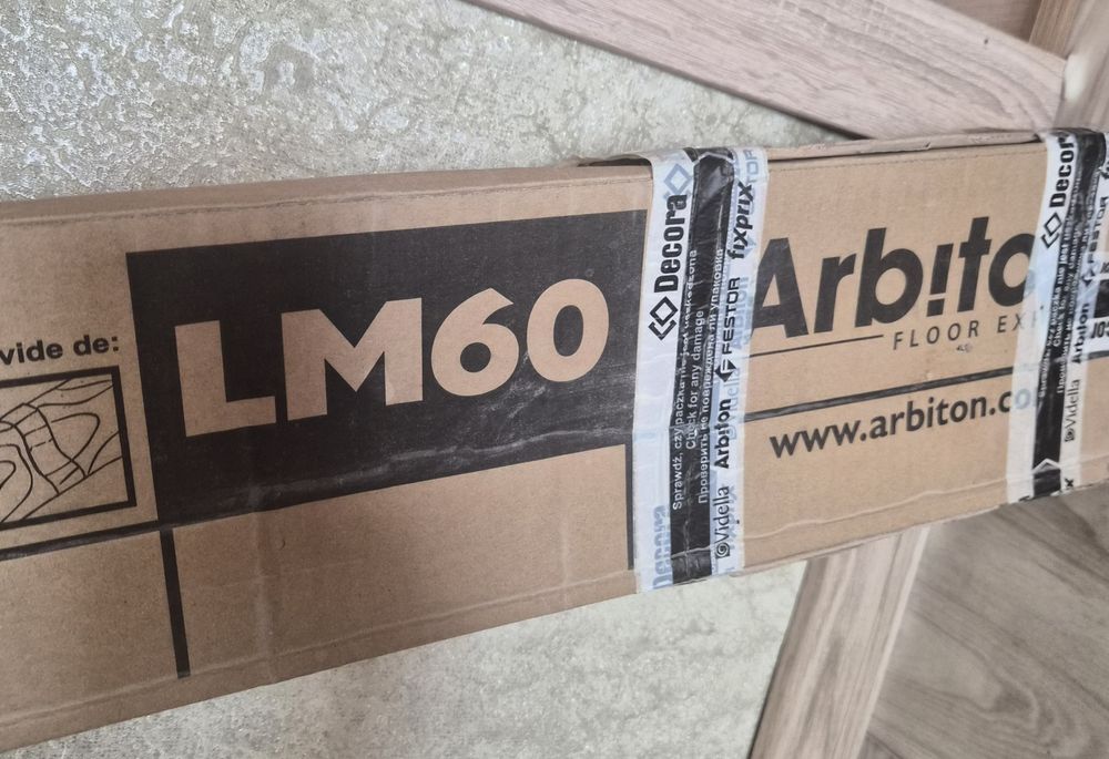Продам плинтуса в хорошем состояние