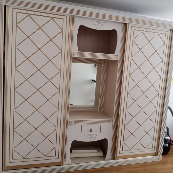 Продаю спальный гарнитур