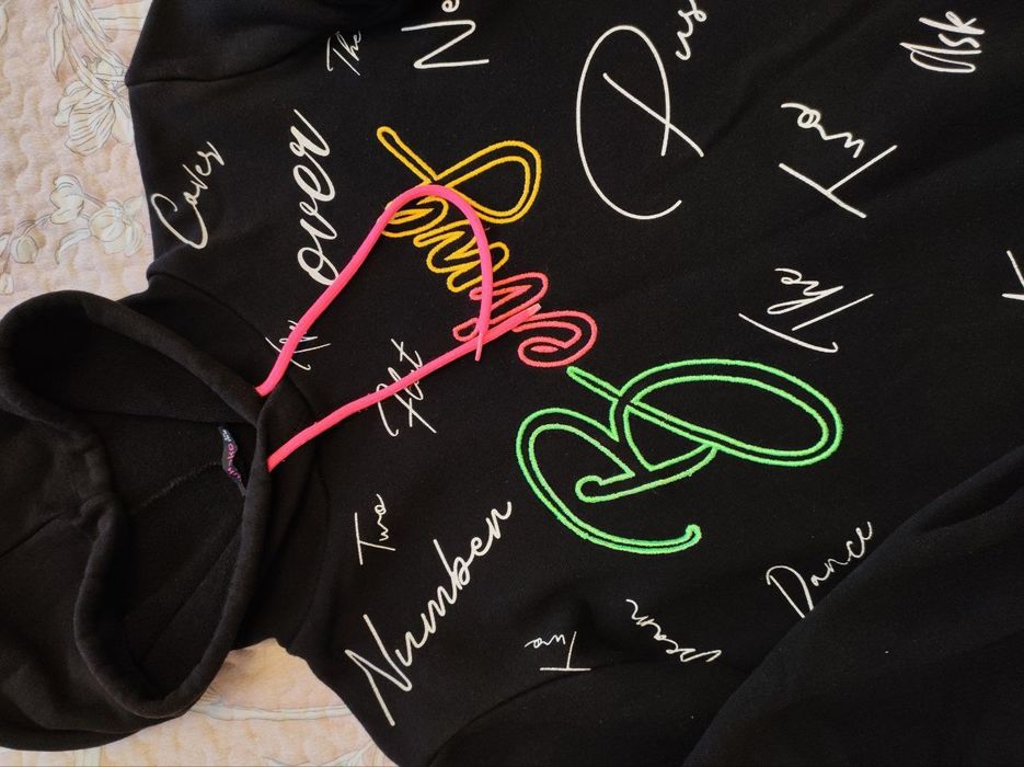 Продаются худи в хорошем состоянии на девочку 9- 10 лет