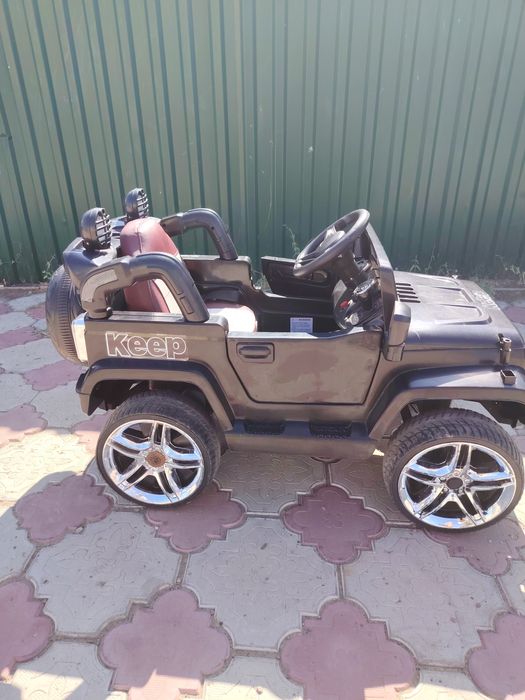 Продам машинку в хорошем состоянии