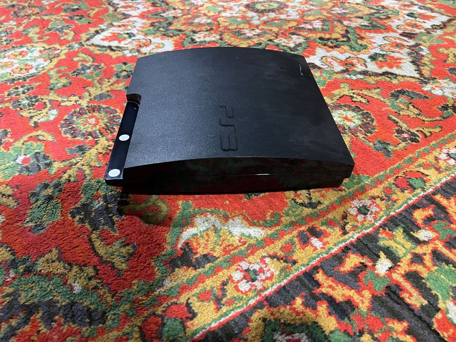 PlayStation 3 Slim (PS3) + joystick + o‘yinlar