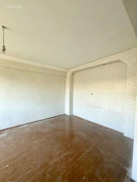 Продам 2х комнатную с балконом
