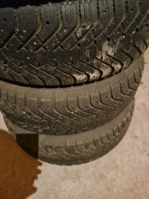 Зимнии шины б/у ..